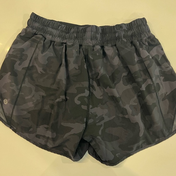 Lululemon Black Camo Hotty-Hot shorts tall - Picture 1 of 3